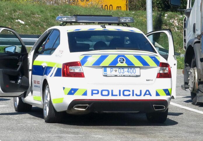 policija_avto_FOTO_STA_Rosana_Rijavec