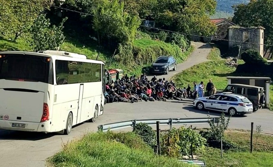 Ob koncu tedna za avtobus nezakonitih migrantov