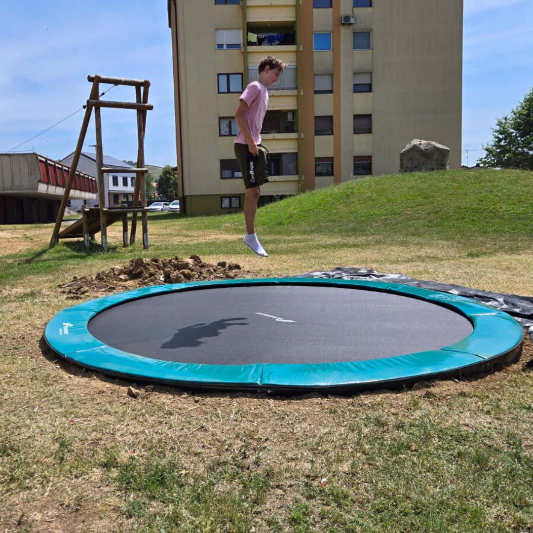 Občina Lendava je postavila tri nove trampoline