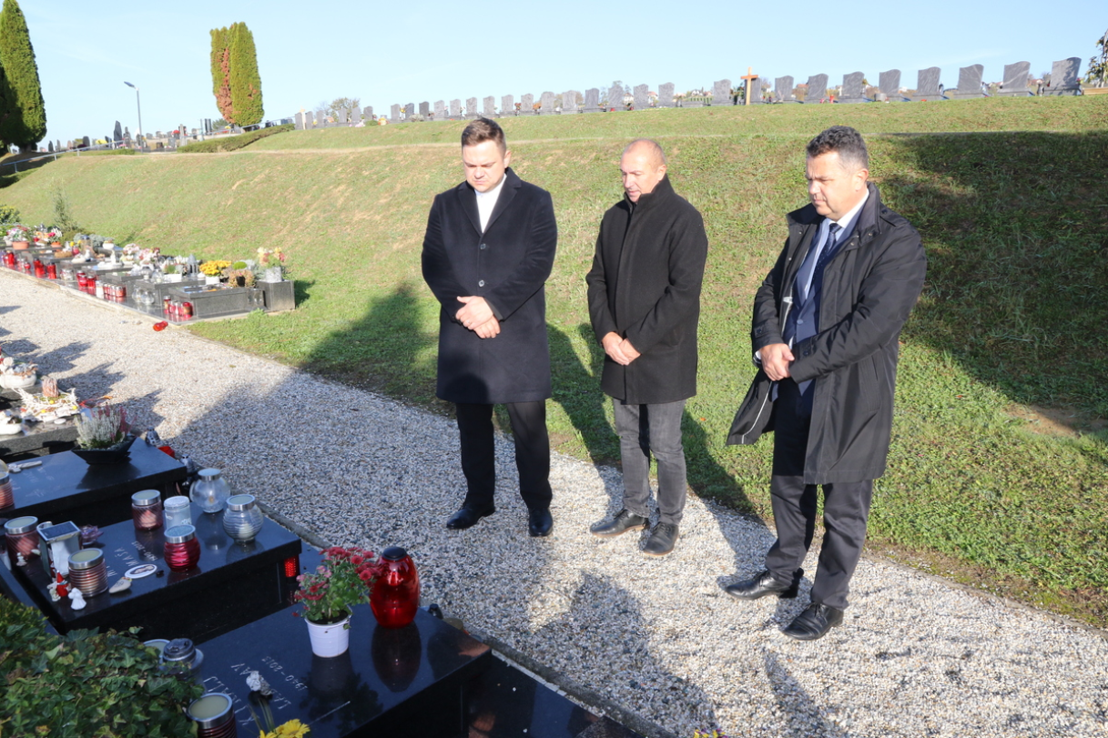 Ob dnevu spomina na mrtve: Poklon častnima občanoma in podžupanom Občine Lendava