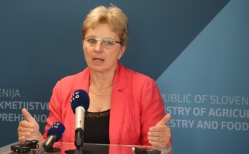 Ministrica Šinkova zagrozila kmetom