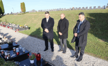 Ob dnevu spomina na mrtve: Poklon častnima občanoma in podžupanom Občine Lendava