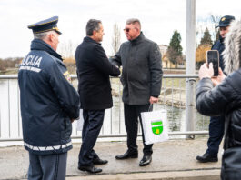 Tradicionalno srečanje na mostu čez reko Muro