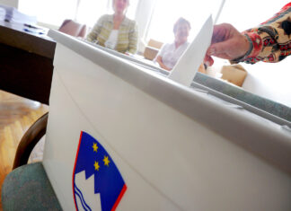 DVK je objavila uradni seznam vseh 1342 kandidatov za poslance